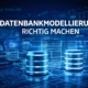Modernes IT-Magazin-Beitragsbild zum Thema „Datenbankmodellierung richtig machen“ mit leuchtenden Datenbank-Stacks, verbundenen Tabellenstrukturen und tiny-tool.de-Branding im oberen Bereich.